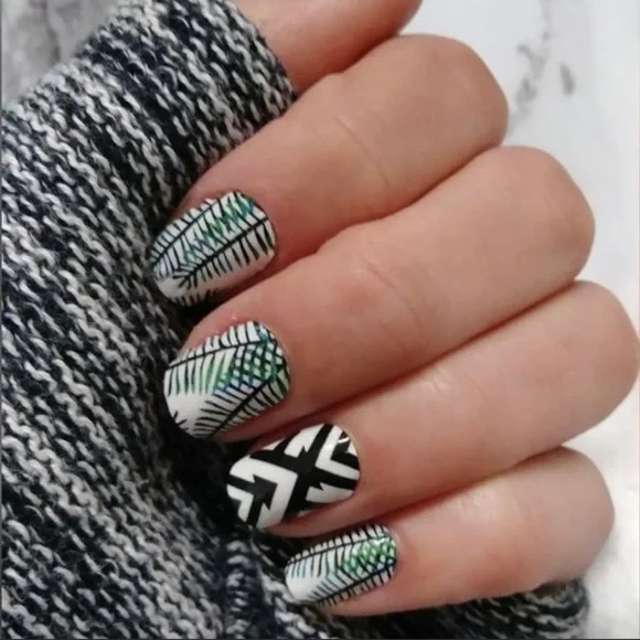 *Retired* Color Street: Costa Rica Escape | Island Geometric Summer Palm White - Picture 8 of 12